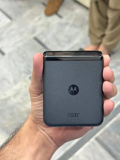 Motorola Razr 40 Ultra PTA  approved 12+4 gb 256 gb