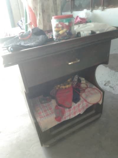 Bed. . dressing. . . tv trolly. . . Bartan almaei