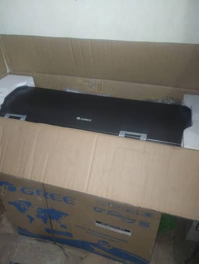 Gree Ac 1.5 ton heat& cool inverter(/0326/7711/832/)