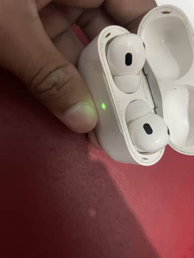 Airpods pro condtiotion 10/9.5 work on both android and iphones