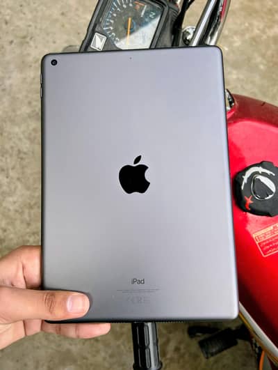 iPad 9th Gen 64GB With Original Box Charger No Open Repair