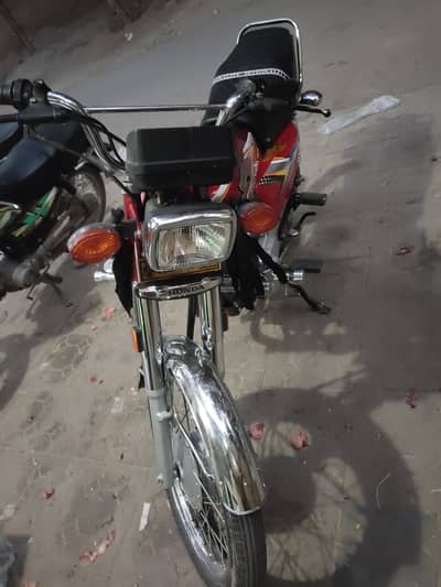 Honda 125. new condition like a new bike total genuine mileage 10820.