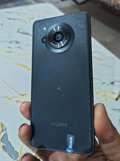 Sharp Aquos r7