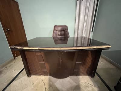 Boss table and chair