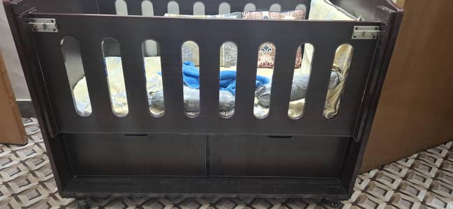 Baby cot in good condition