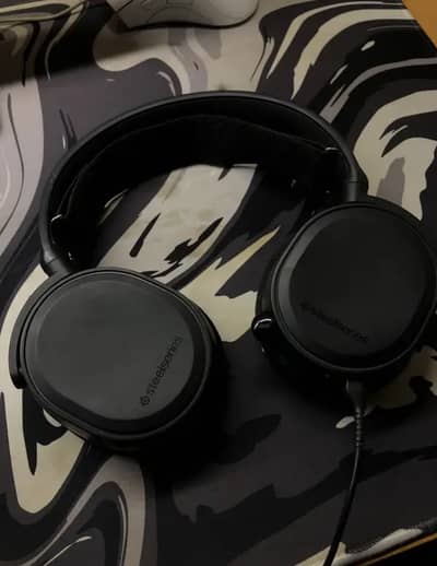 10/10 STEELSERIES ARCTIS 3 HEADPHONES