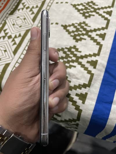 I phone x 64 gb contact 03164574700