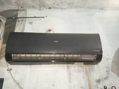 t 3 onli 3 month used phone  03250415652