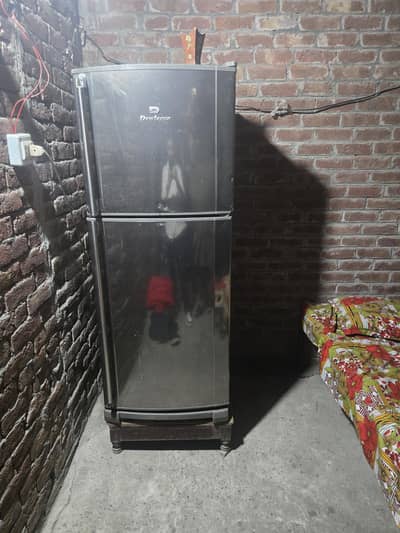 dawlance fridg gass galny wali hai baki coling bohat achi hai is ki