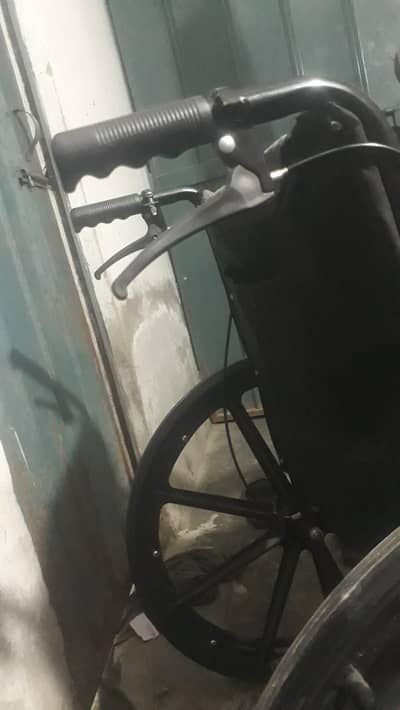 10/by/10 conditoin weel chair its very