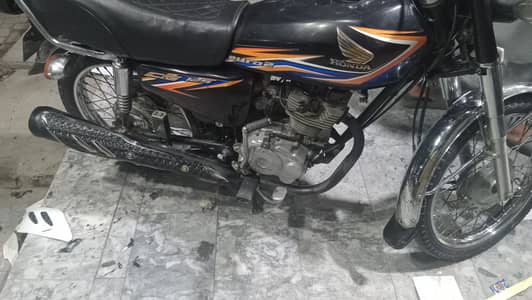 03703905977whtsup krlyhondacg125 18model genuine all new urgent sale
