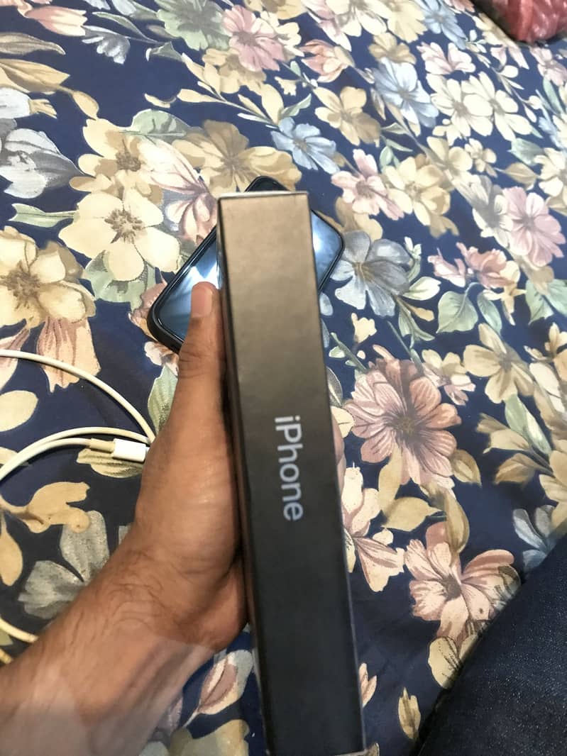 iPhone 13 Pro read description 7