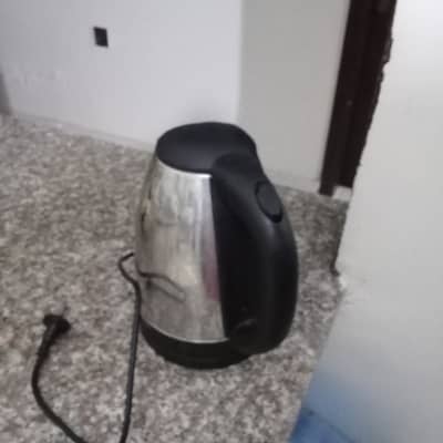 High capacity electric kettle! Must have for houses with gas problem!