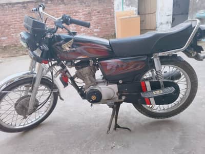 Honda 125 2022 model lush condition black
