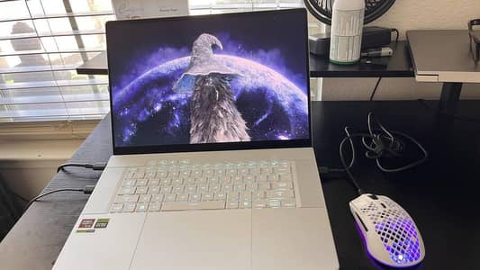 ASUS ROG Zephyrus G16 AMD Ryzen AI 9 HX - 32GB RAM - RTX 4070 - 2TB