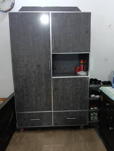 wardrobe, Almari, Cabinet