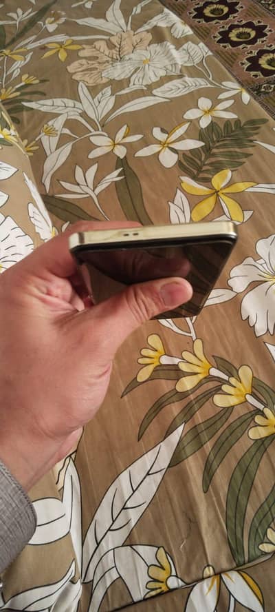 Infinix hot 40 ram 8+5gb room memory 256. gb whit box charger