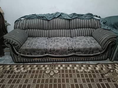 Stylish 3 seater sofa set (1 bara aur 2 single Sofa)