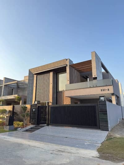 1 Kanal Upper Portion Available For Rent in DHA Phase 6 This Price Only one option