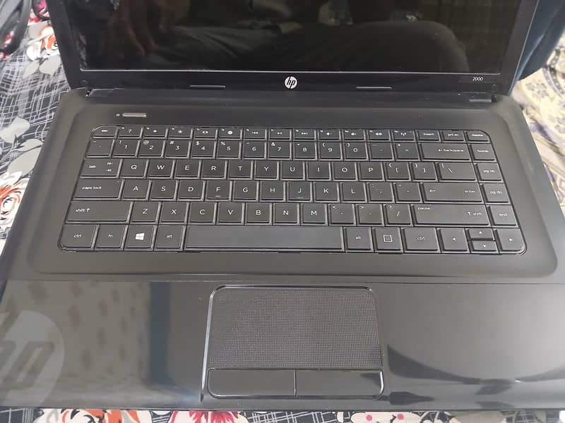 HP 2000 Notebook 1