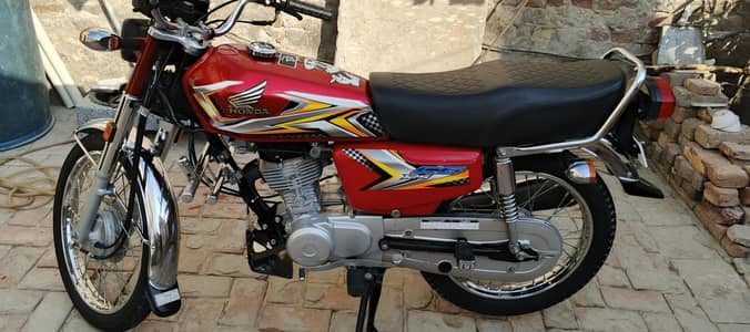 Honda 125 modal 24/25 red clr condition good