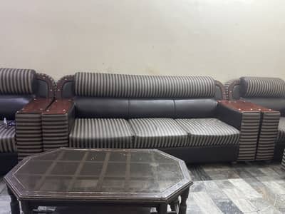Stylish and comfortable sofa set 7 seater with wood table