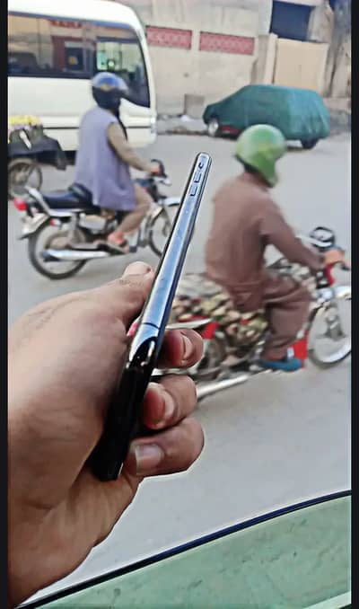 I phone 11 pro max 64GB sim glitch