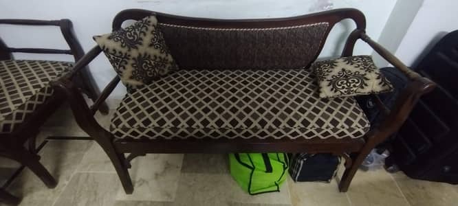 7 seater+ 2 side tables+ 1 center table 100% Sheesham wood