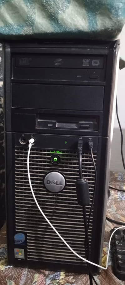Core 2 duo e8500 3.05 GHZ with 3 gb ram and 300 gb hard disk