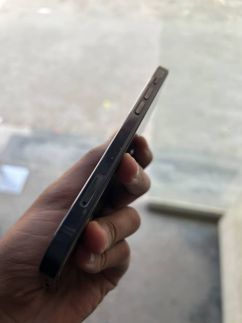 Iphone 12 mint condition 1