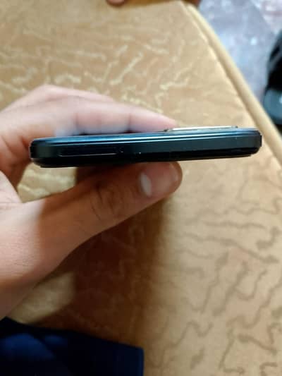 Vivo Y33T 8GB RAM / 128GB Storage – Full Clean – Urgent Sale