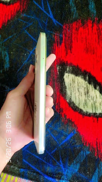 condition 10/9 ram 8+ rom 128 box & charger available