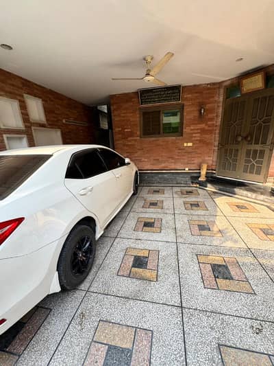 10 Marla Luxurious 2 Storey House For Urgent Sale