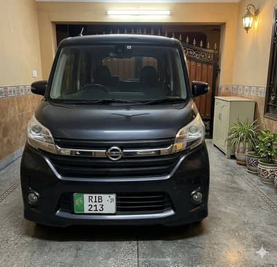 Nissan dayz roox highway star 660cc