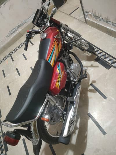 125 cg new 2000 km drive 10/10