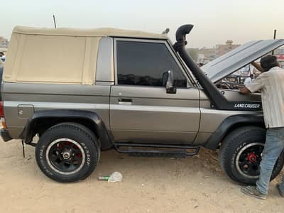 Land Cruiser RKR 1987 Army Auction