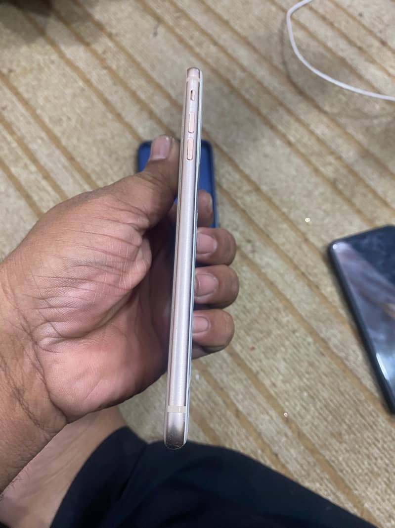 Apple iPhone 8 Plus 3