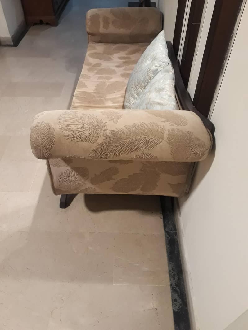 Dewan Sofa 2