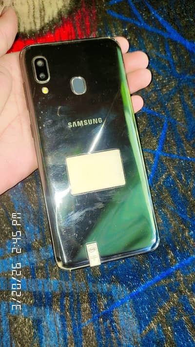 condition 10/10 ram4 ROM 64  box & charger unavailable