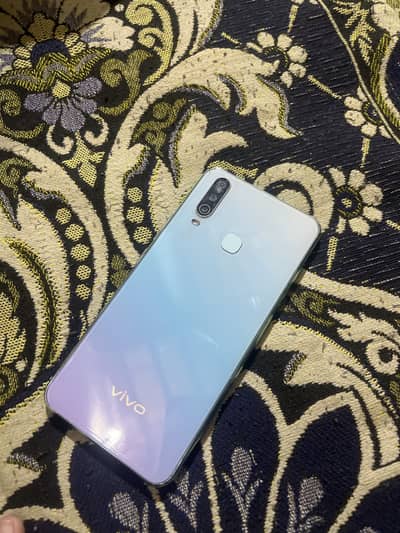 Vivo y17,8 256, look like brand new with box,only serious buyer