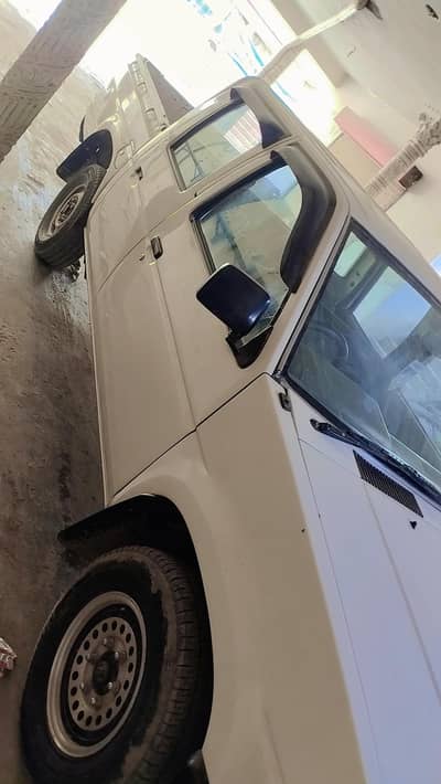 Nissan Pickup white
