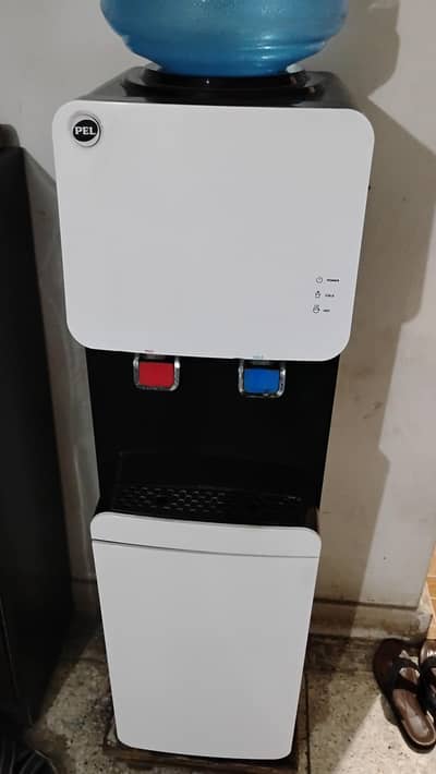 Dispenser in good condition