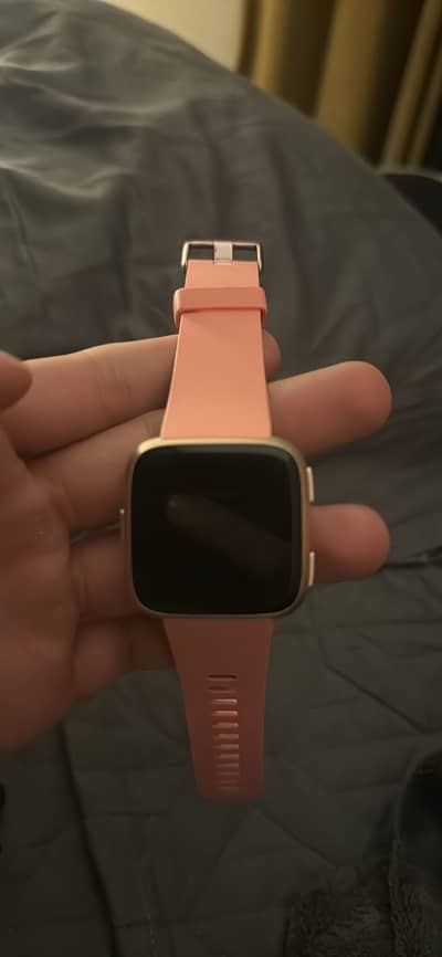 Fitbit Versa 4 Smartwatch-Pink