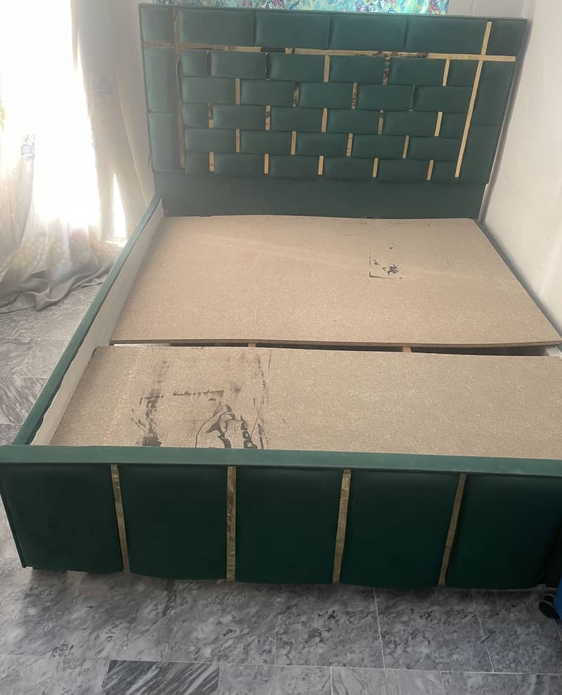 Kings bed for sell only 5 months use, almost new 0