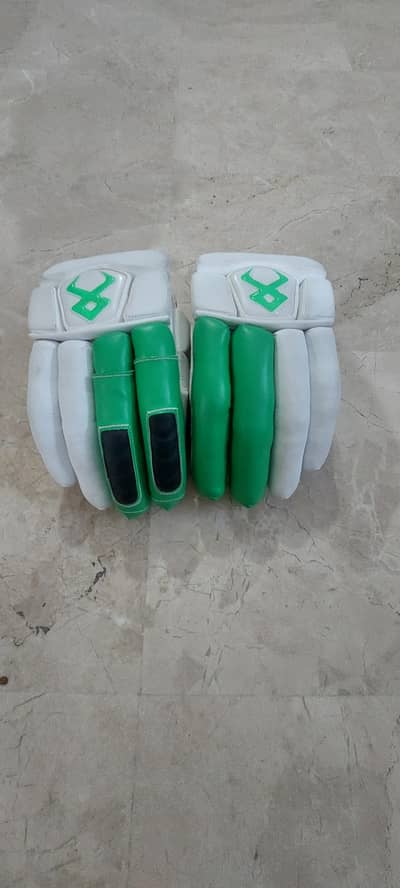 hard ball cricket gloves