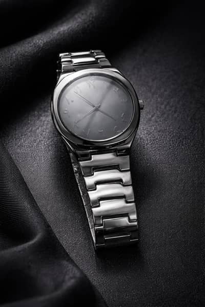 new aura watch black color in steel