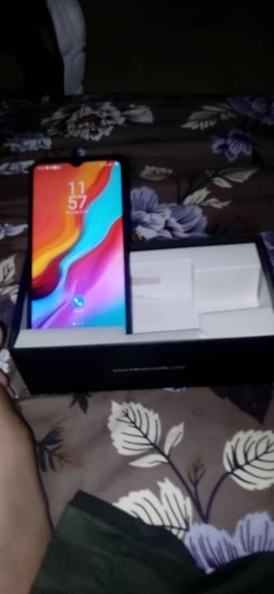 Infinix hot 8 in very good condition 10 by 10