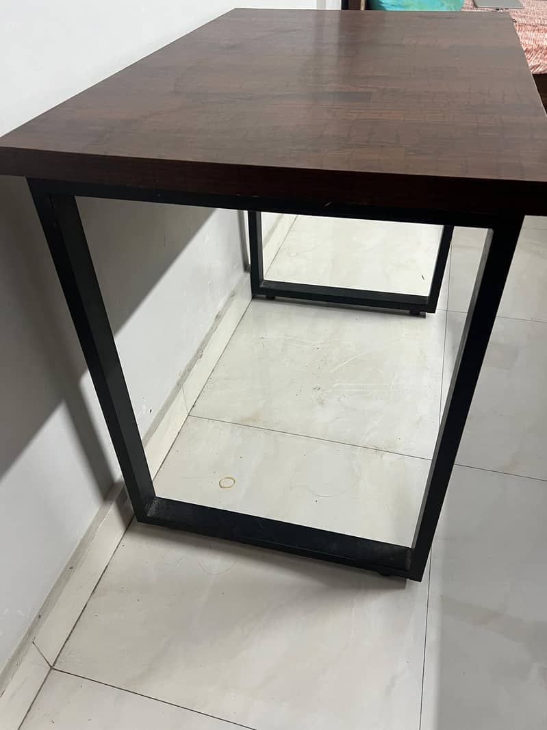 Computer table  for offices work 2