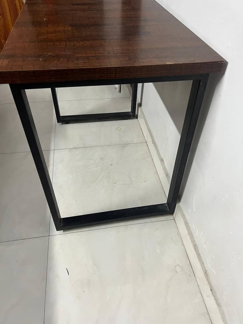 Computer table  for offices work 3