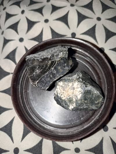 black mineral arsenic